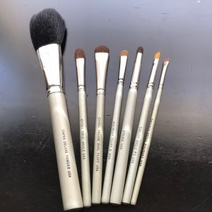Makeup brushes
